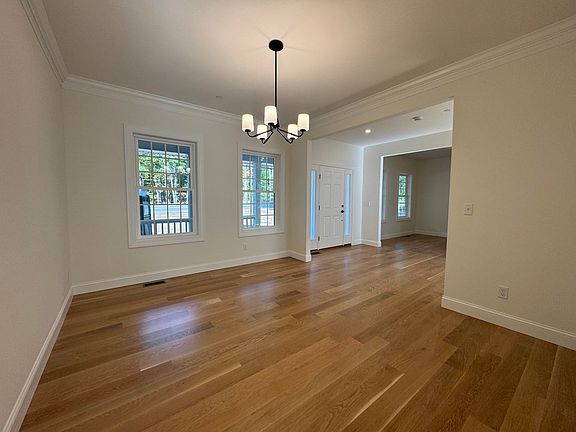5th image of 124 South Road