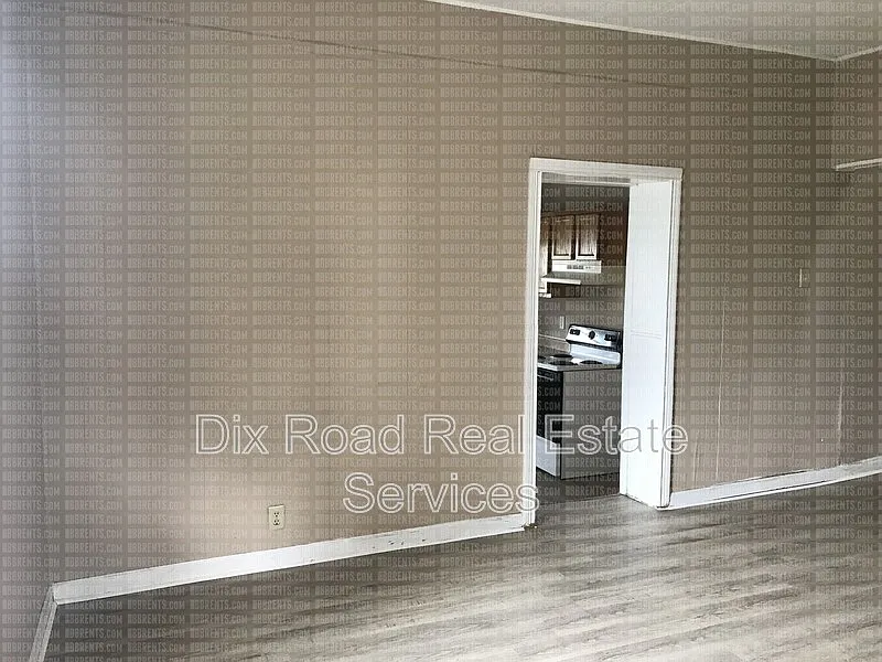 3 bed, 1.0 bath, 1320 sqft, $1,095 — Photo 3