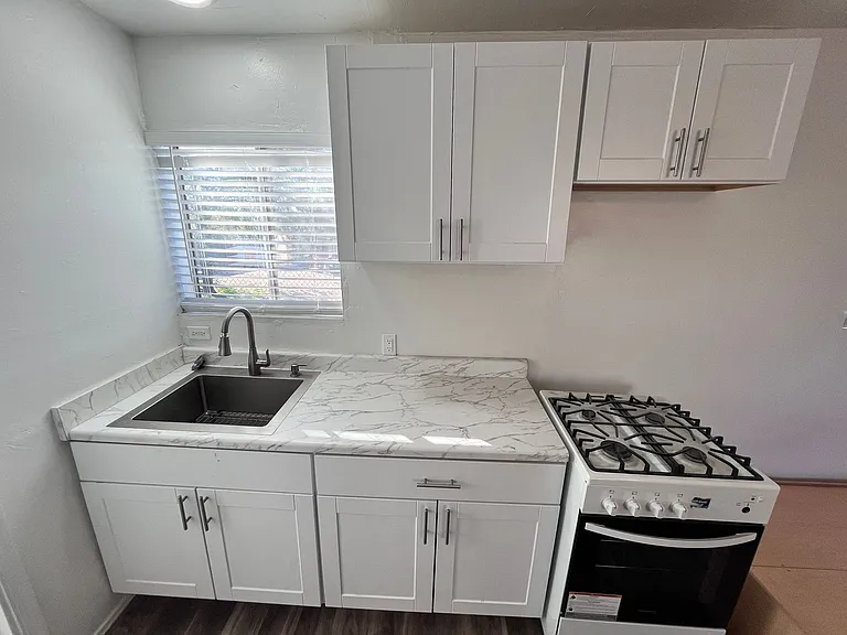 3706 E Fairmount St — Photo 3