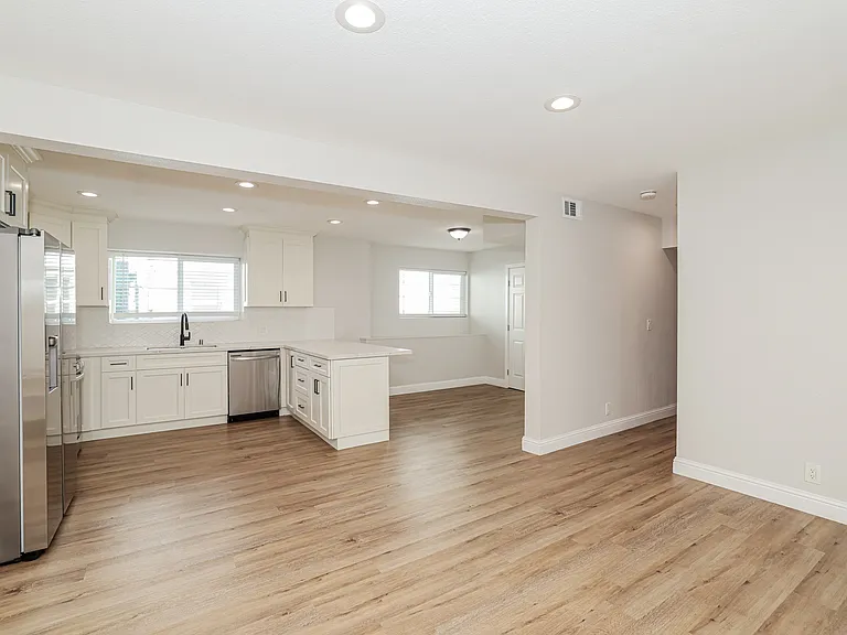 6-photo-Living-Room-