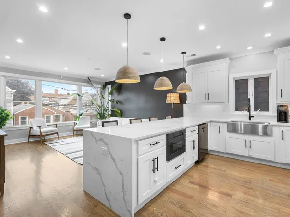 23 Manhattan Avenue image 5 of 17