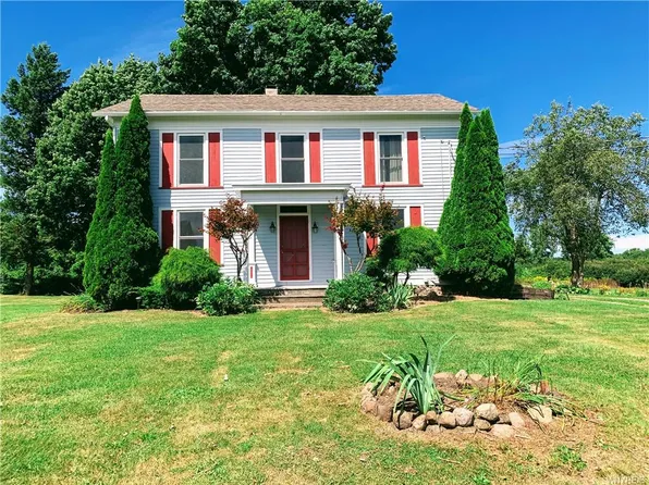 9380 Warsaw Rd, Le Roy, NY 14482