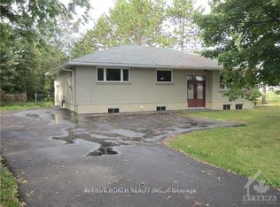 480 River Rd #B, Ottawa, ON K1V1H4