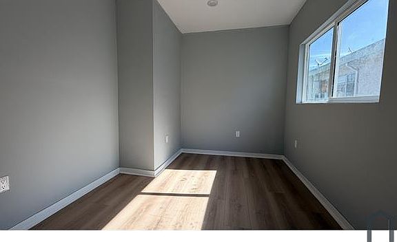 5th image of 3922 Hillcrest Dr APT C