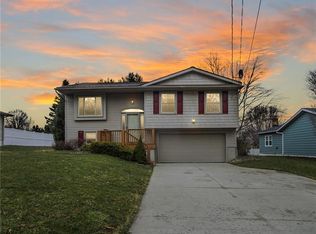 1455 Skyline Dr, Hermitage, PA 16148