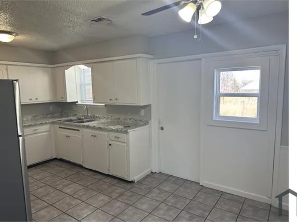 325 W Michael Dr, Midwest City, OK 73110