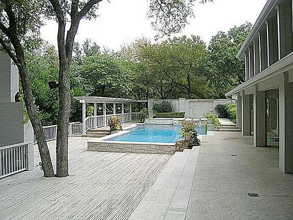 4th image of 701 Sunrise Ct