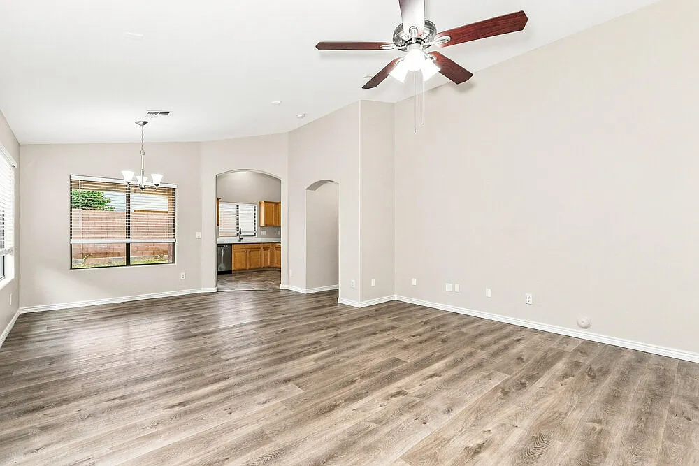 4 bed, 3.0 bath, 1912 sqft, $2,330 — Photo 3