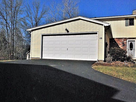 2nd image of 19 Arbor Ct