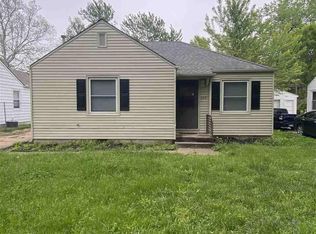 2216 SW Macvicar Ave, Topeka, KS 66611