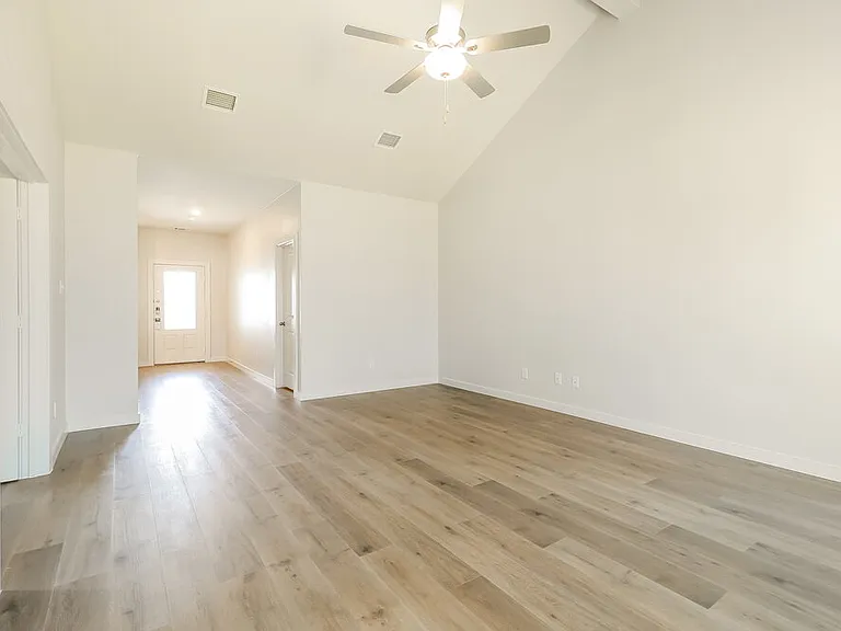 1500 Harvester Dr — Photo 3