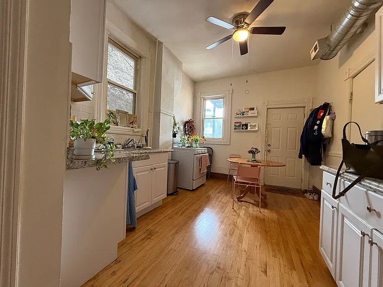 2042 W Chicago Ave #3F — Photo 3