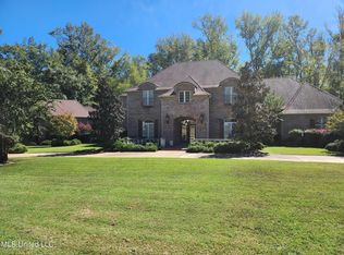 2 Southern Oaks Dr, Clinton, MS 39056