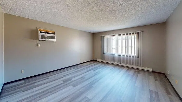 2 bed, 1.0 bath, $985 — Photo 3