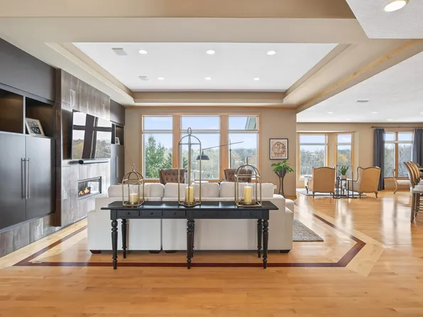 21115 Ridgewood Trl, Lakeville, MN 55044