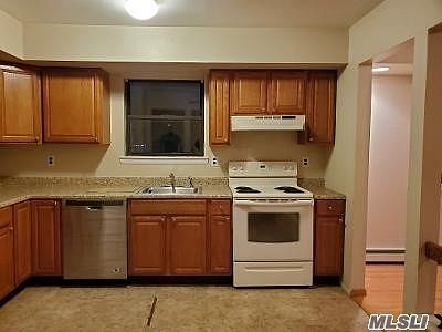 2nd image of 562 Carriere St