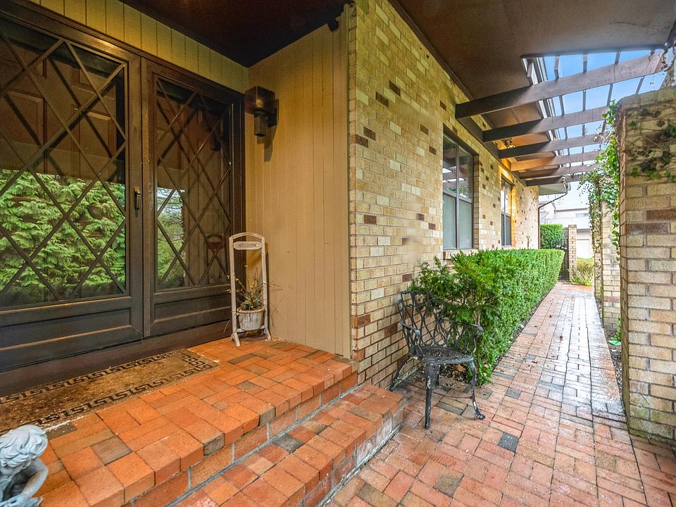 1st image of 21 Woodcrest Dr #7