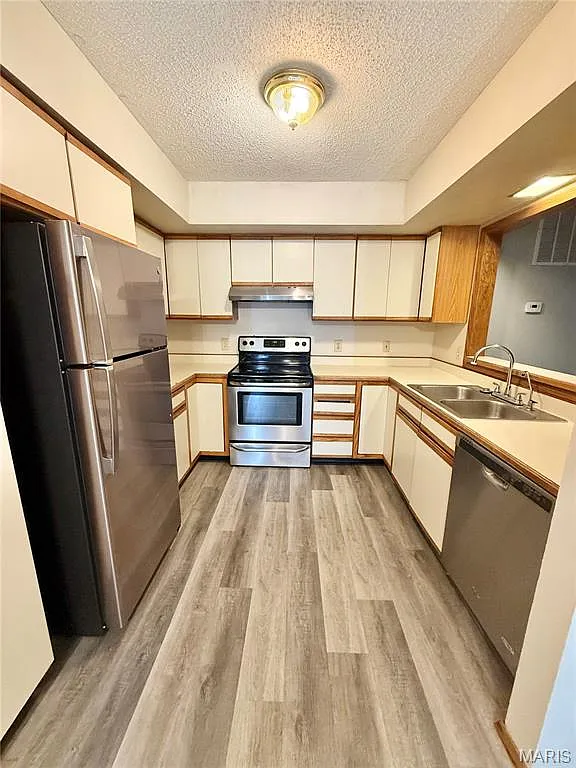 3 bed, 3.0 bath, 1800 sqft, $2,000 — Photo 3