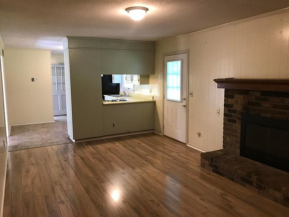 3rd image of 3619 19th Ave NE