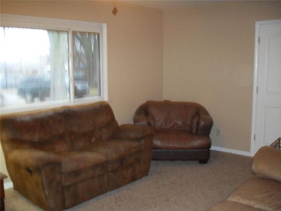 3rd image of 1563 Burch Ct