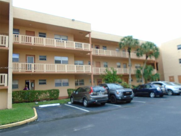 3rd image of 8390 Lagos De Campo Blvd APT 103