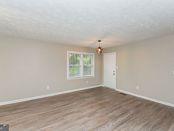 4th image of 780 Silverthorne Cir