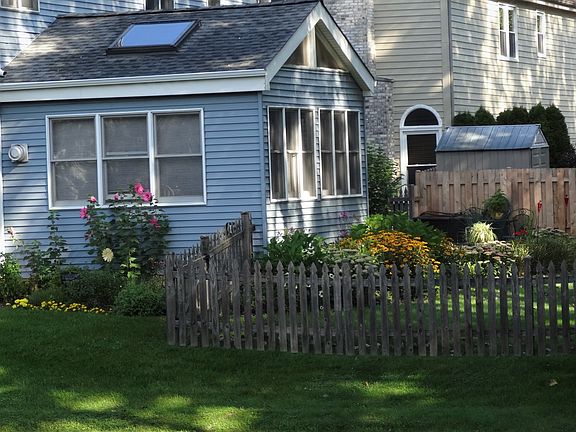2nd image of 319 N Pondview Dr