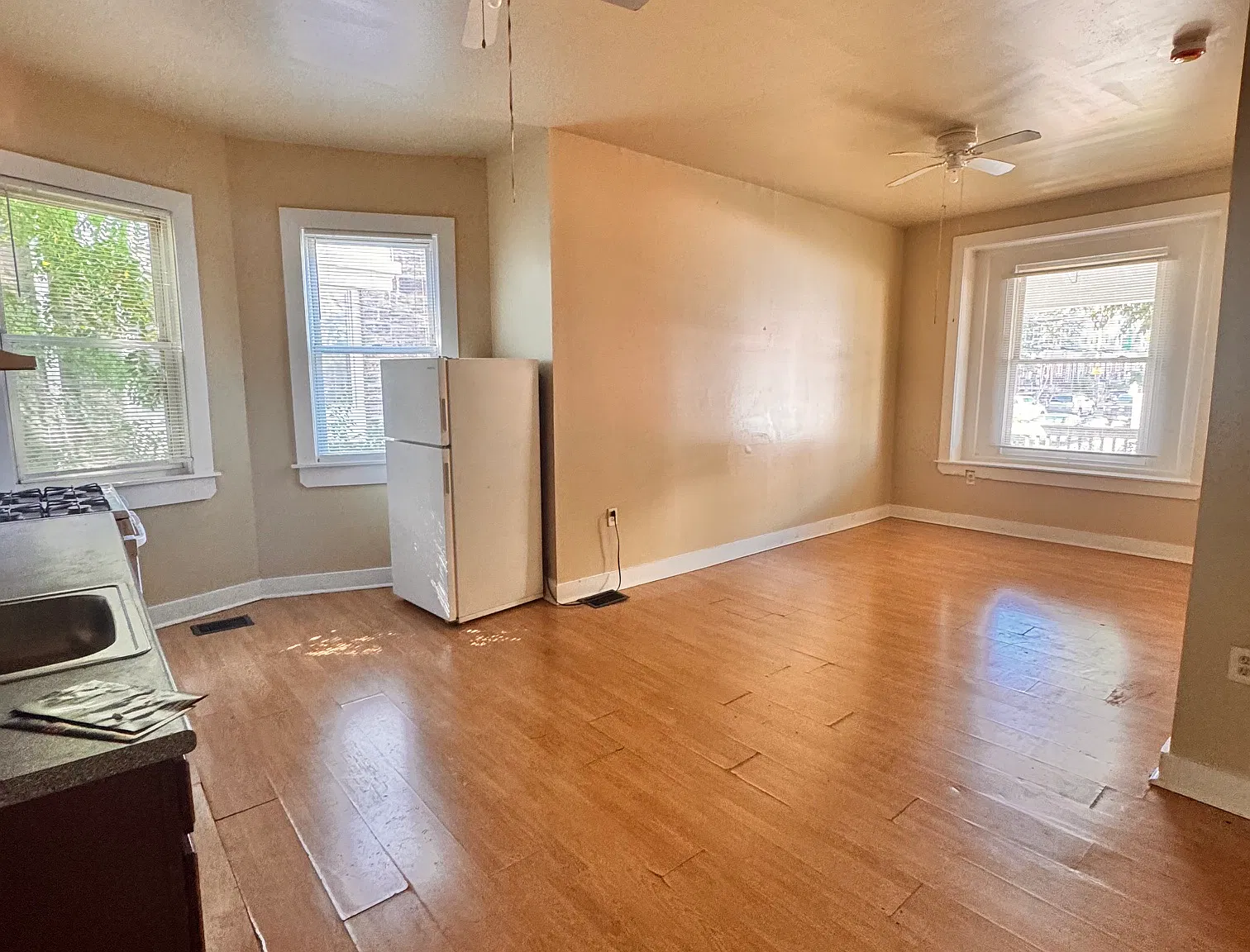 1 bed, 1000 sqft, $1,050 — Photo 2
