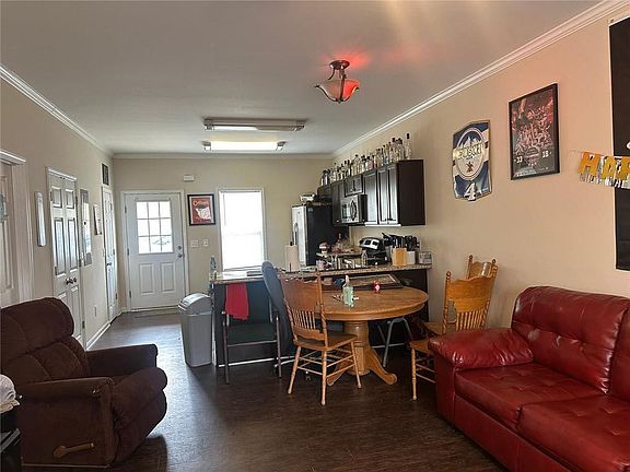5th image of 194 Strickland Ave