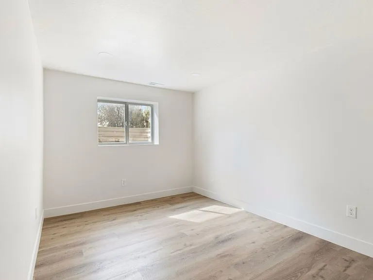 2085 N 900th St W — Photo 11
