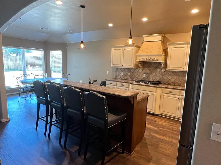 1805 E Jacksonville St — Photo 10