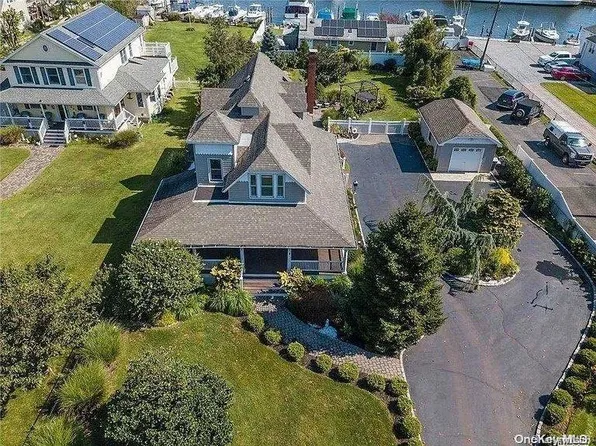 95 Ocean Avenue, Bay Shore, NY 11706