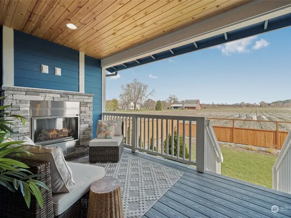 327 Maple Avenue, La Conner, WA 98257