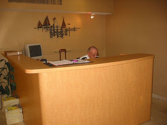 24HR SECURITY DESK