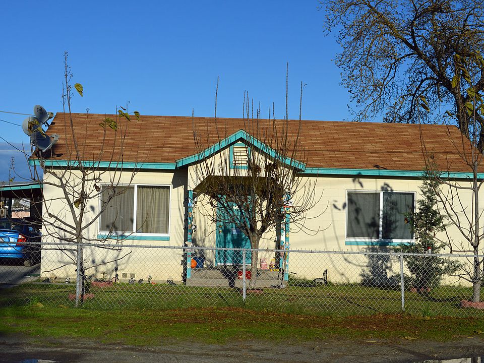 877 8th st Front View