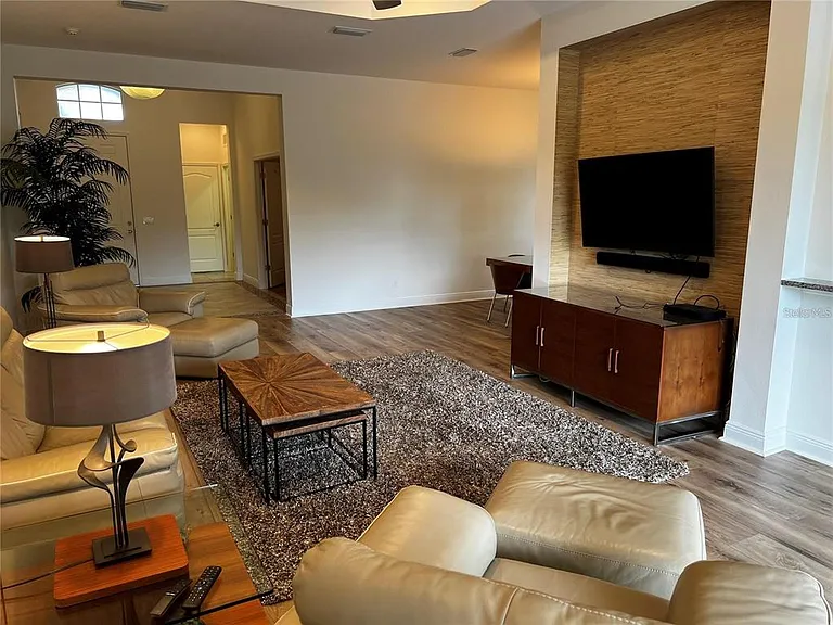 12051 Thornhill Ct — Photo 10