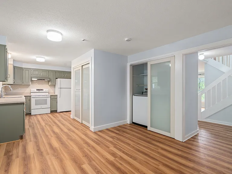 Washer/Dryer 1st Floor