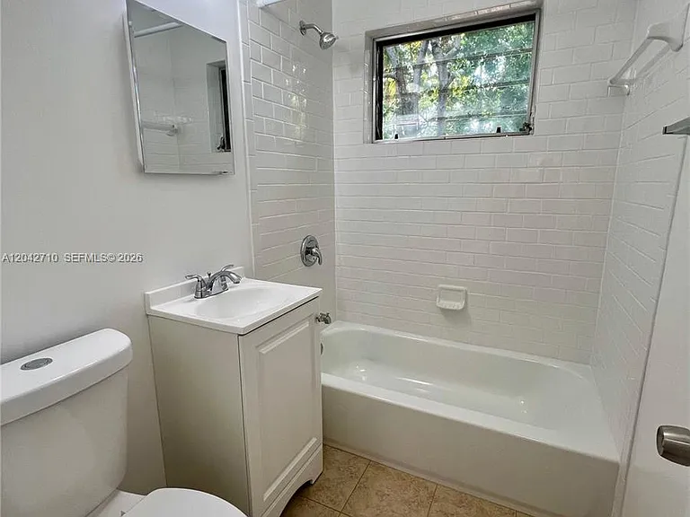 962 NW 6th St #1 — Photo 10