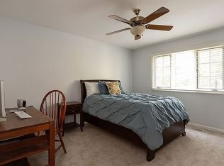 7453 Bittersweet Dr, Gurnee, IL 60031