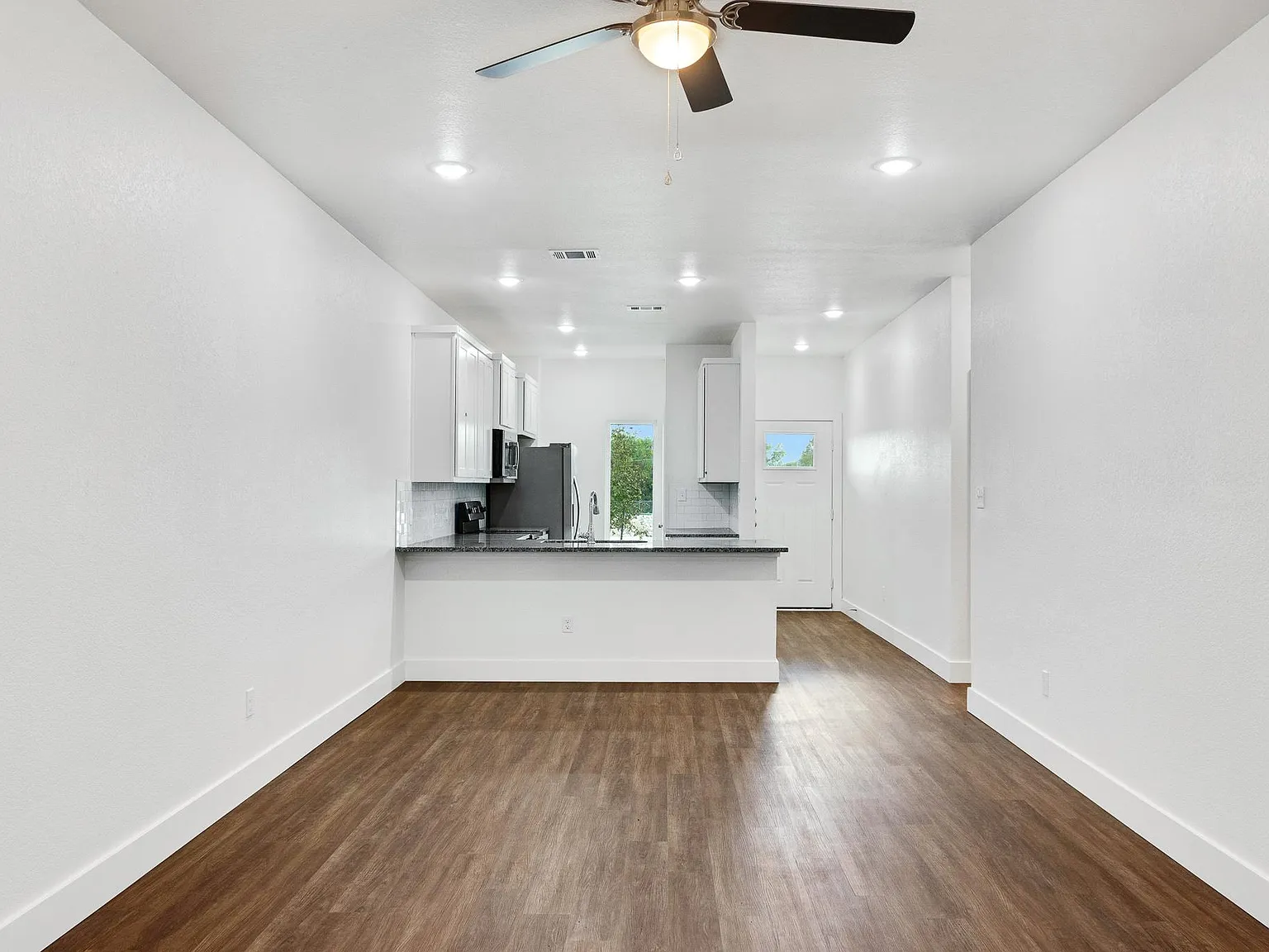 4 bed, 2.5 bath, 1683 sqft, $1,695 — Photo 3