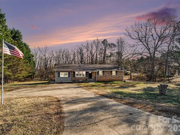 526 Wilson Dr, Lawndale, NC 28090