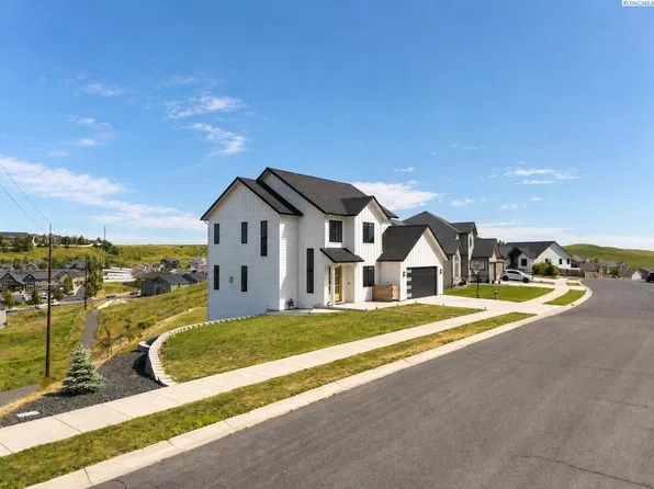 1325 SW Panorama Dr, Pullman, WA 99163