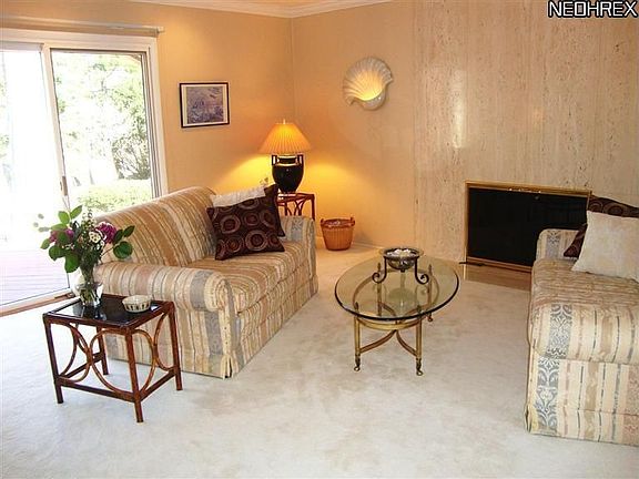 Living Room - view 3