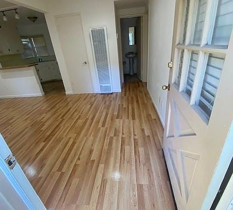 4th image of 346 W Main St