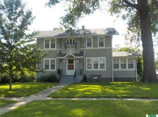 520 S Chestnut St, Friend, NE 68359