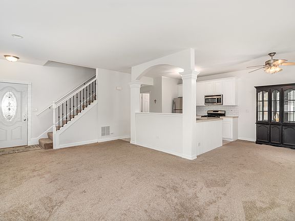 3rd image of 4040 Blackstone Dr #4040