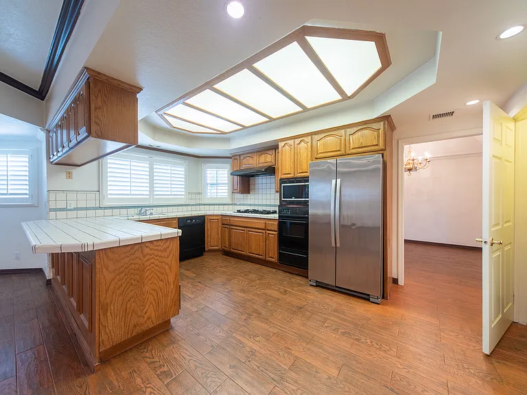 218 E Newman Ave — Photo 10