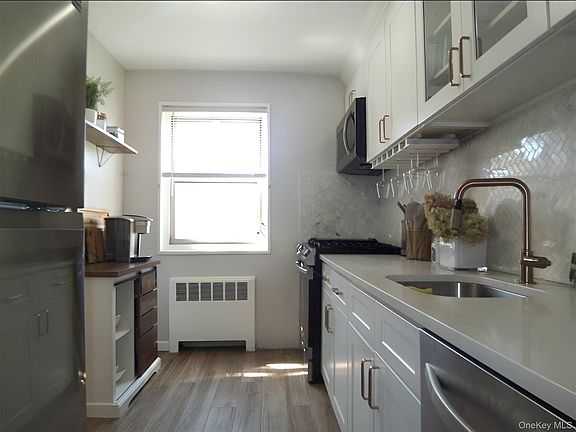2nd image of 8 Cascade Terrace #1D