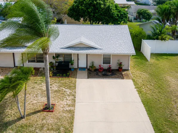 8997 SE Sandy Ln, Hobe Sound, FL 33455