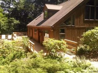 41 Lakeview Dr, Pawling, NY 12564